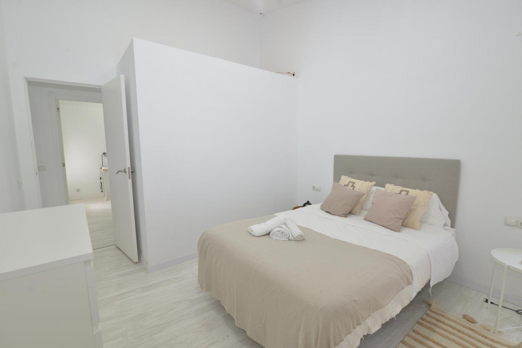 El Apartamento De San Cisneros By Just-Room Santander Bagian luar foto