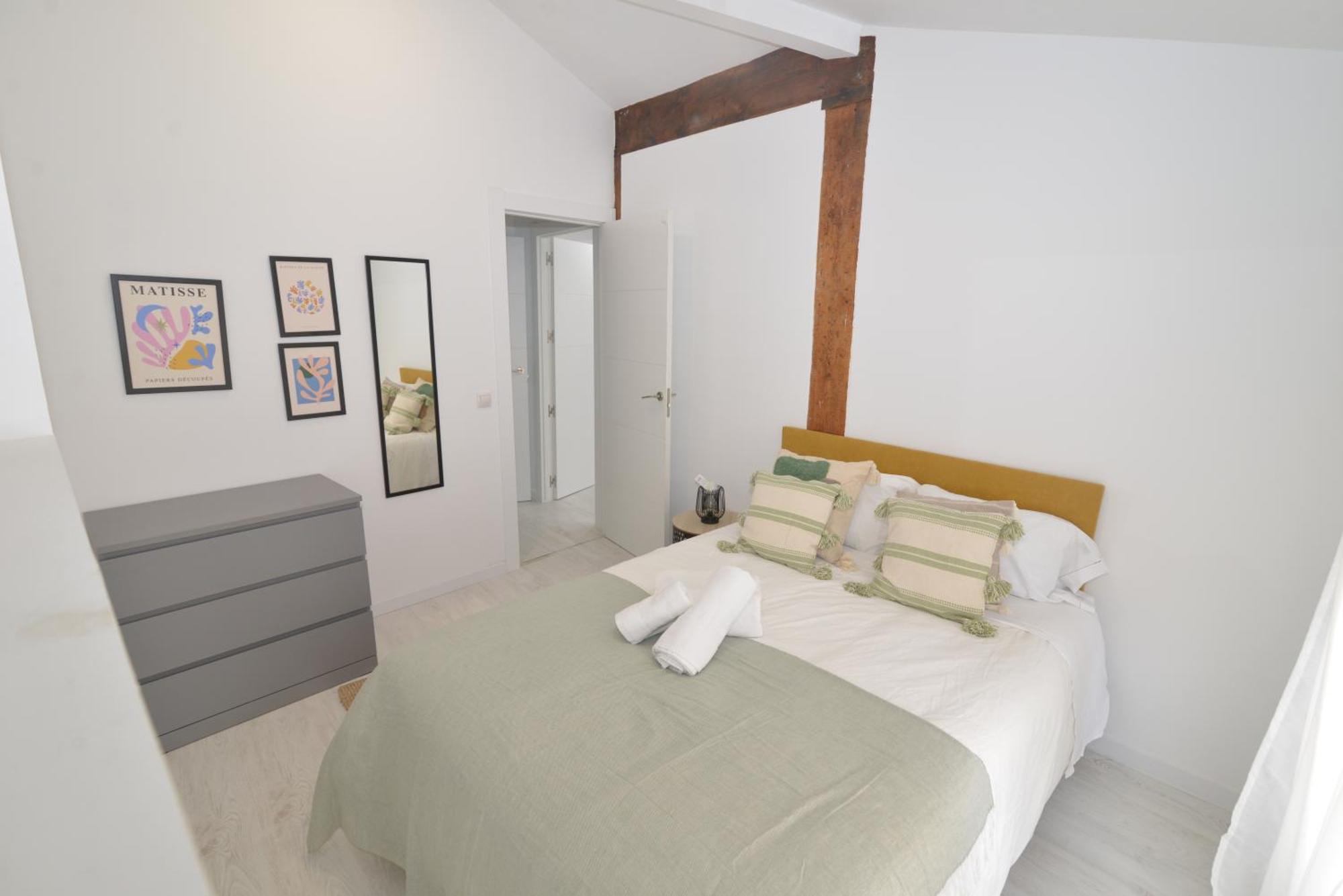 El Apartamento De San Cisneros By Just-Room Santander Bagian luar foto